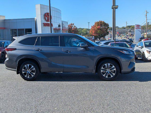 used 2020 Toyota Highlander car, priced at $29,777