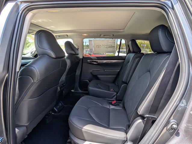 new 2025 Toyota Highlander Hybrid car, priced at $56,977