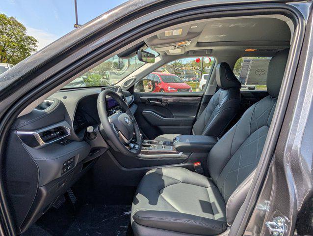 new 2025 Toyota Highlander Hybrid car, priced at $56,977