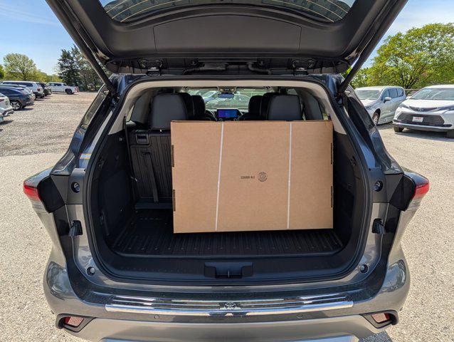 new 2025 Toyota Highlander Hybrid car, priced at $56,977