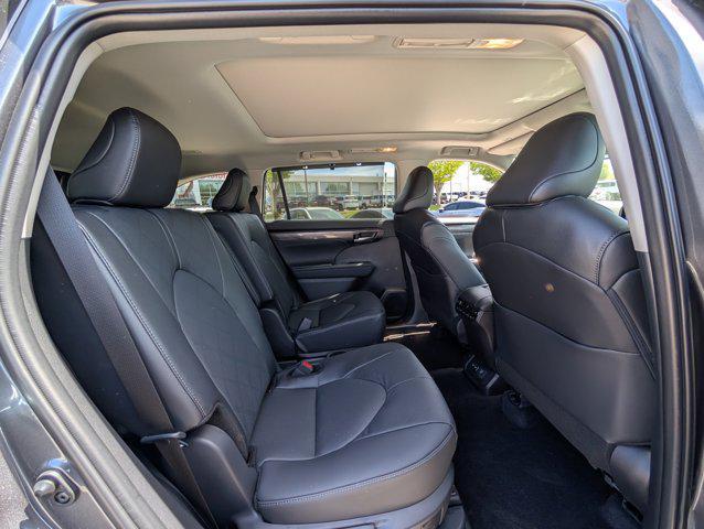 new 2025 Toyota Highlander Hybrid car, priced at $56,977