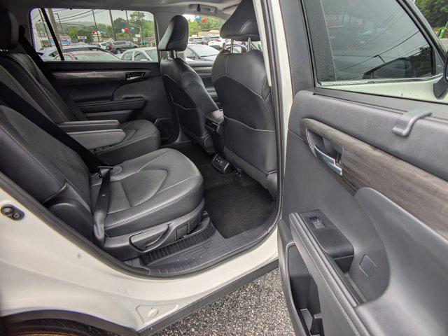 used 2020 Toyota Highlander Hybrid car, priced at $34,477