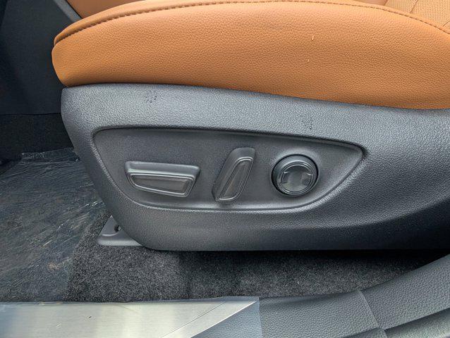 new 2025 Toyota Highlander car, priced at $55,867