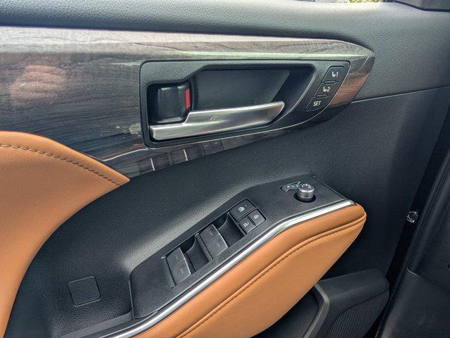 new 2025 Toyota Highlander car, priced at $55,867