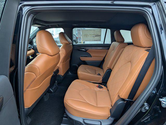new 2025 Toyota Highlander car, priced at $55,867
