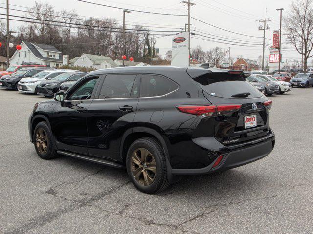 used 2022 Toyota Highlander Hybrid car, priced at $39,588