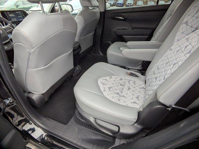 used 2022 Toyota Highlander Hybrid car, priced at $39,588