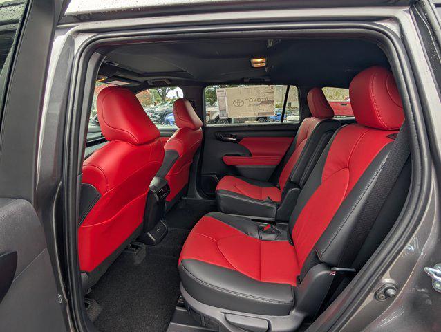 new 2025 Toyota Highlander car, priced at $51,663
