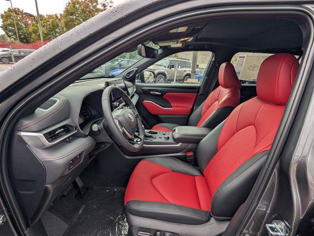 new 2025 Toyota Highlander car, priced at $51,663