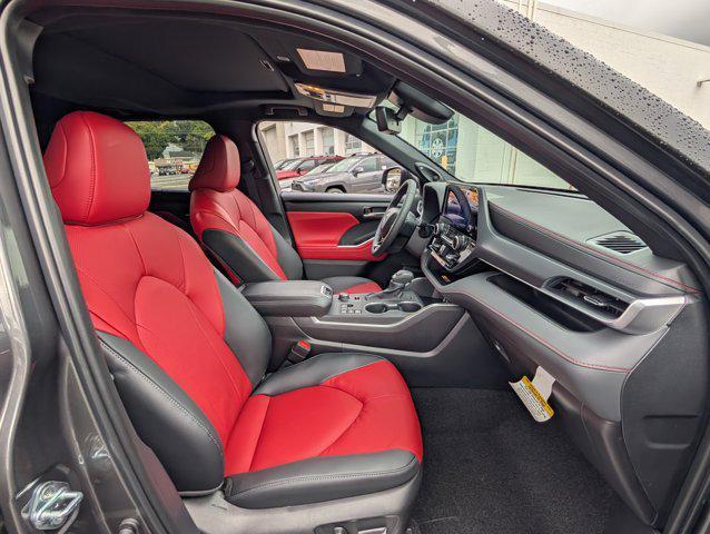 new 2025 Toyota Highlander car, priced at $51,663