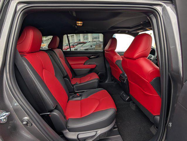 new 2025 Toyota Highlander car, priced at $51,663