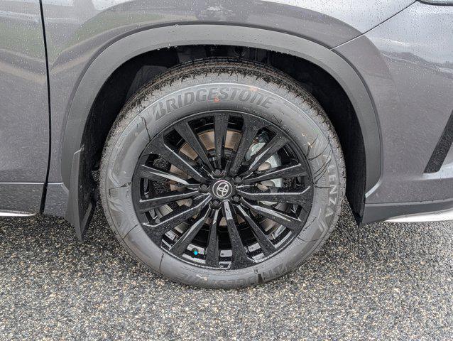 new 2025 Toyota Highlander car, priced at $51,663