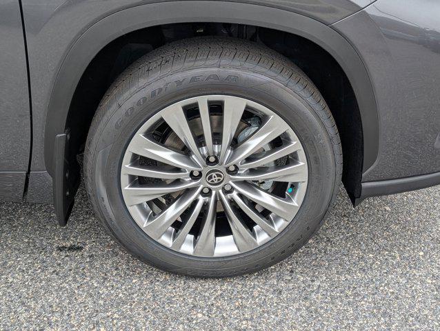 new 2025 Toyota Highlander car, priced at $55,807