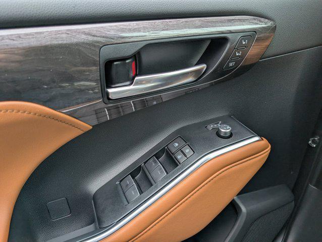 new 2025 Toyota Highlander car, priced at $55,807