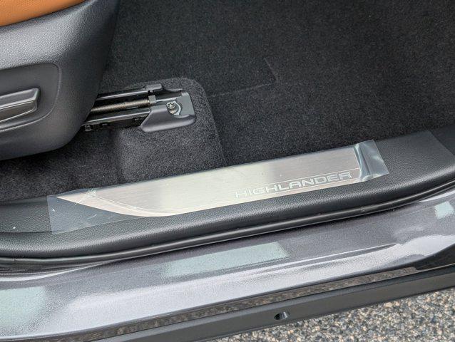 new 2025 Toyota Highlander car, priced at $55,807