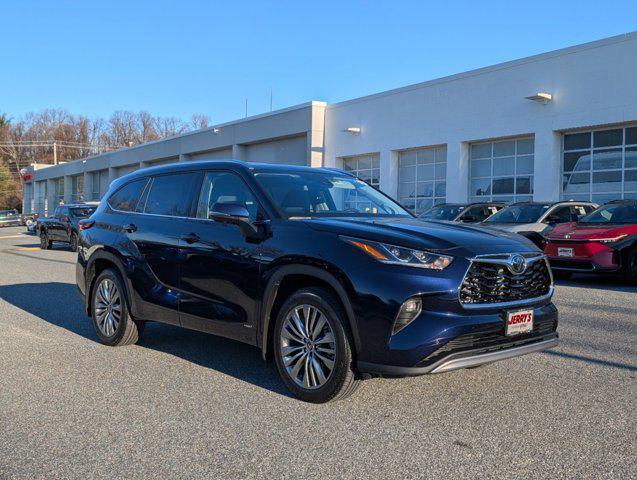 new 2025 Toyota Highlander Hybrid car, priced at $56,352