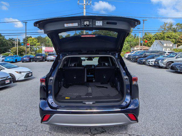 used 2021 Toyota Highlander car, priced at $39,225