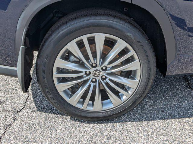 used 2021 Toyota Highlander car, priced at $39,225