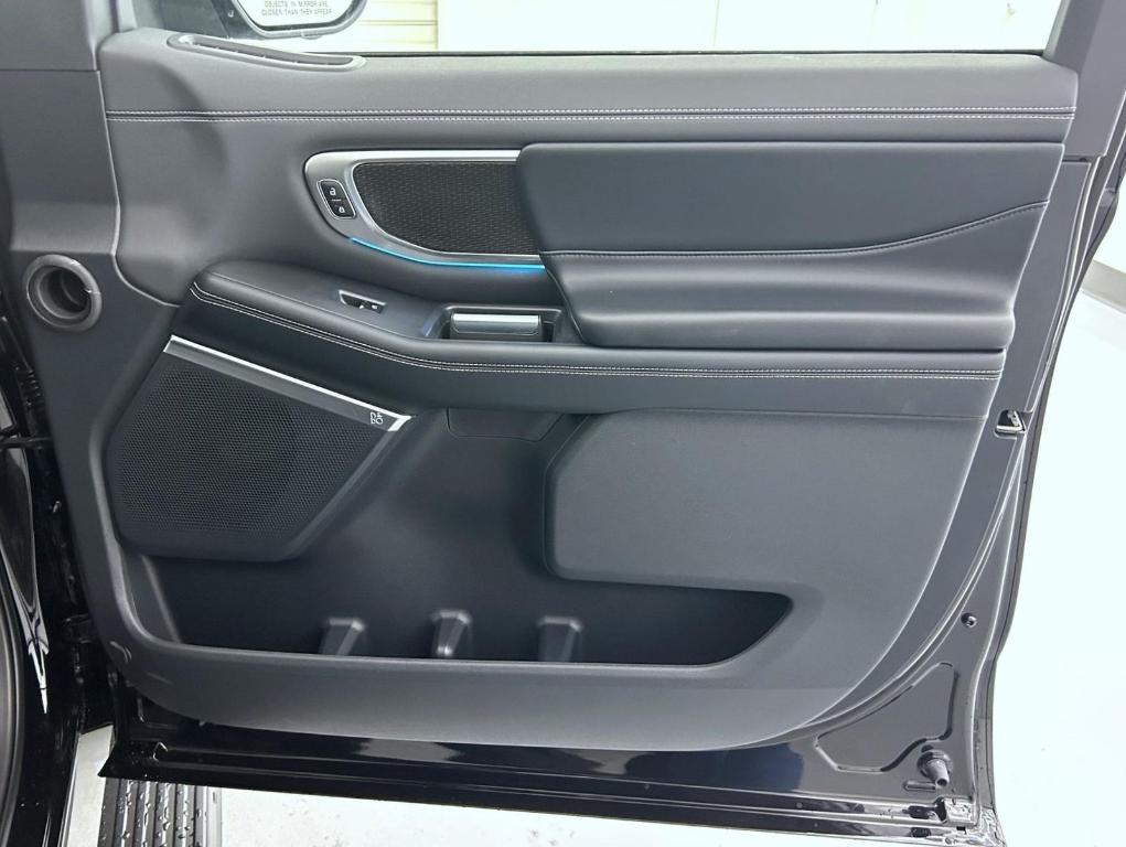 new 2025 Ford Expedition Max car, priced at $82,093