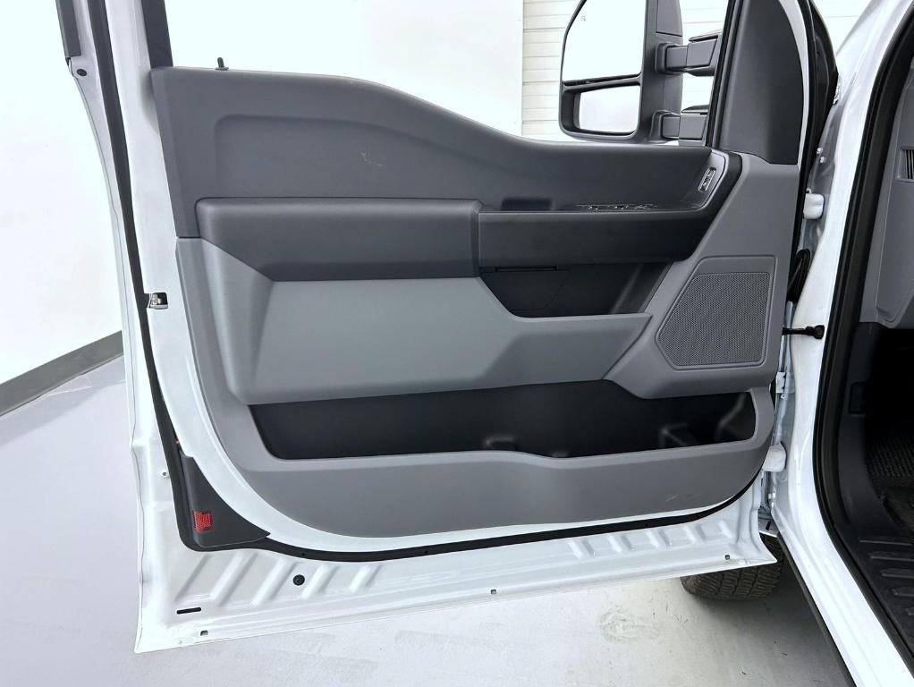 new 2025 Ford F-250 car, priced at $48,654