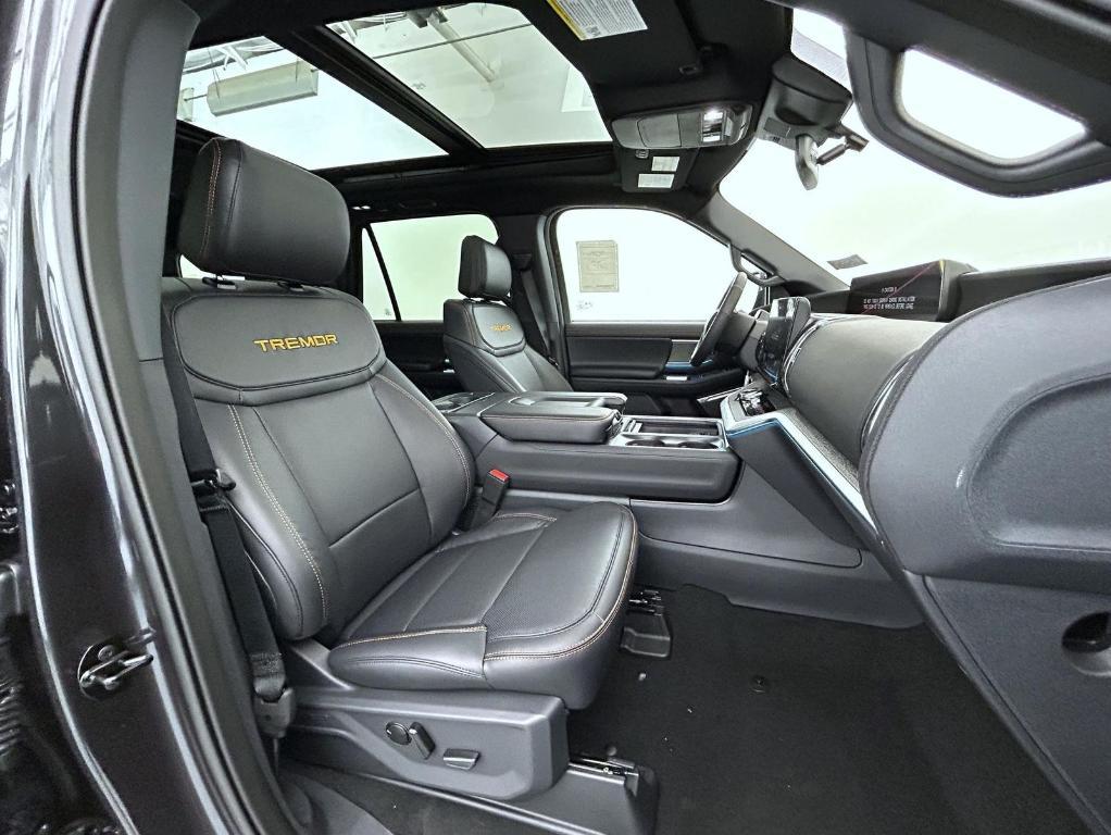 new 2025 Ford Expedition car, priced at $81,819