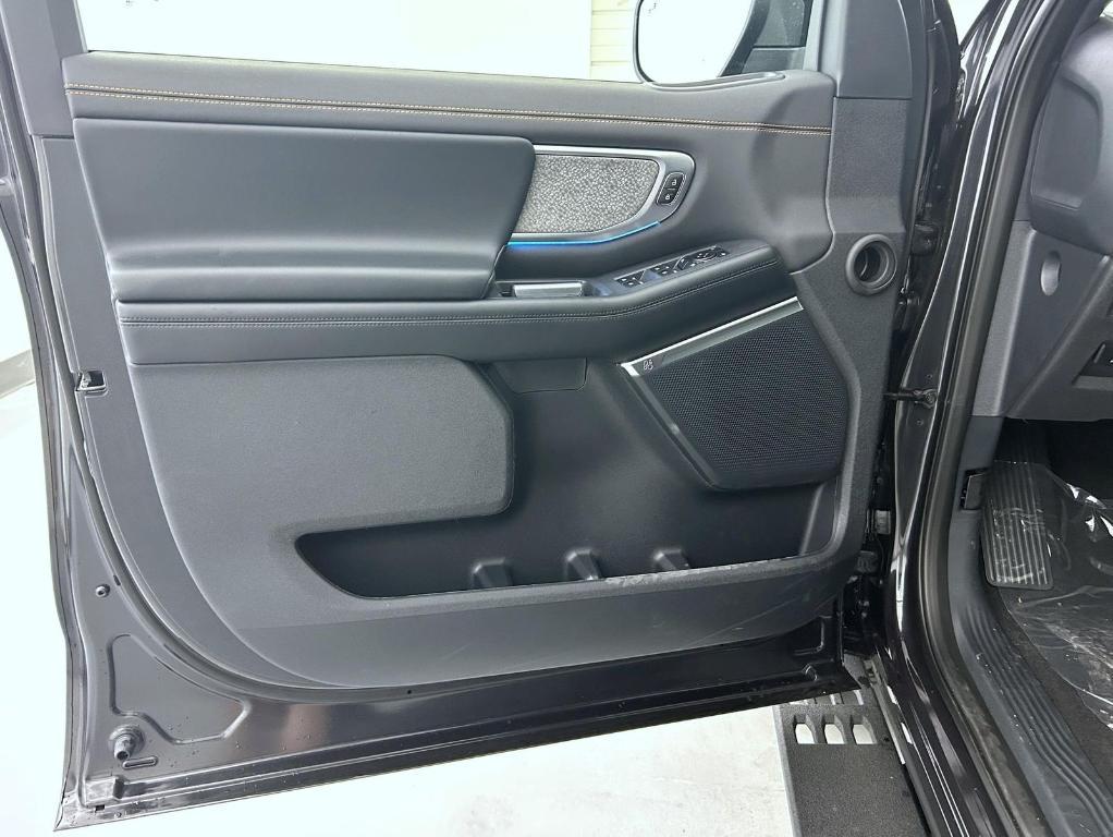 new 2025 Ford Expedition car, priced at $81,819