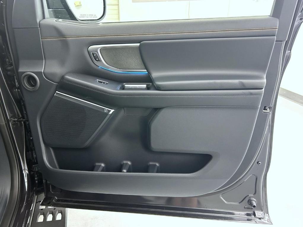 new 2025 Ford Expedition car, priced at $81,819