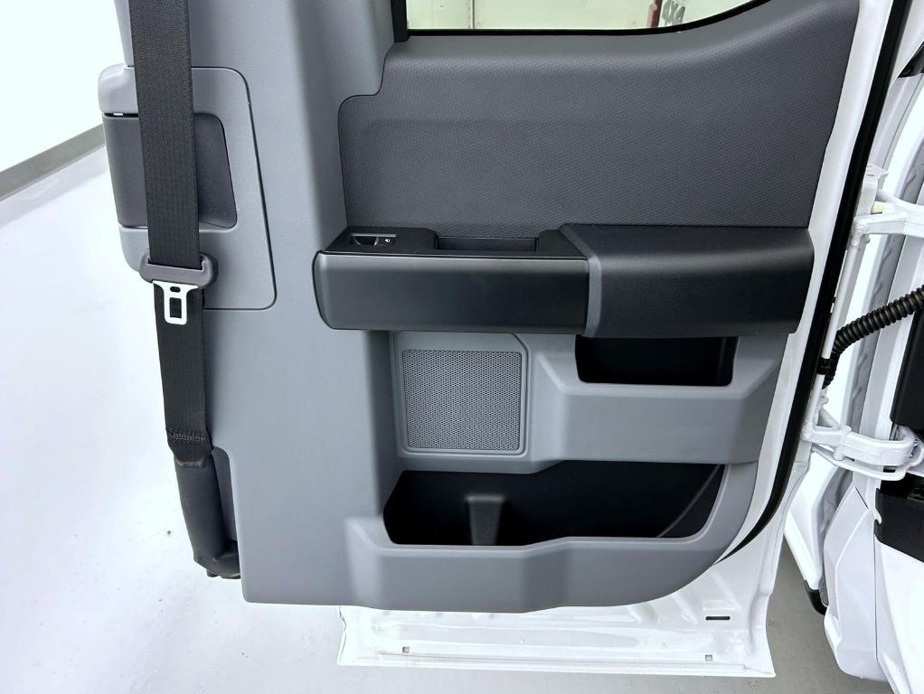 new 2025 Ford F-150 car, priced at $40,900