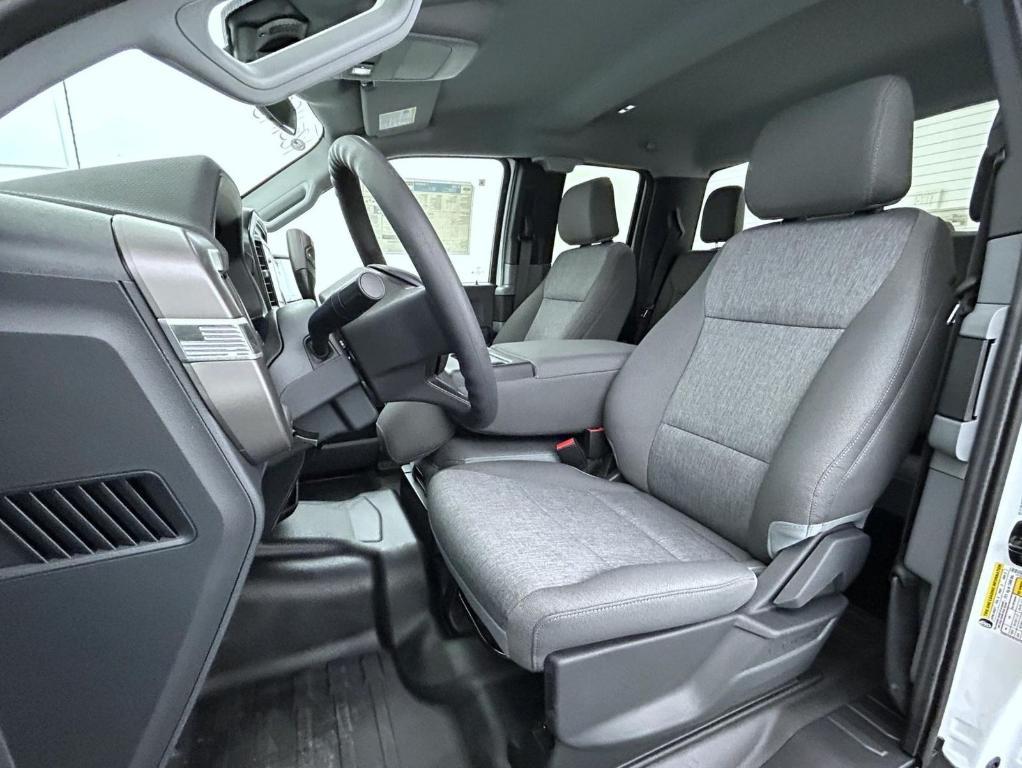 new 2025 Ford F-150 car, priced at $40,900