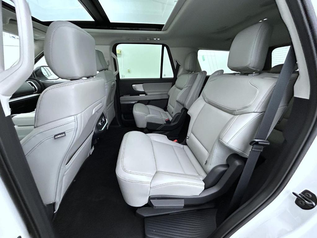 new 2025 Ford Expedition car, priced at $71,024