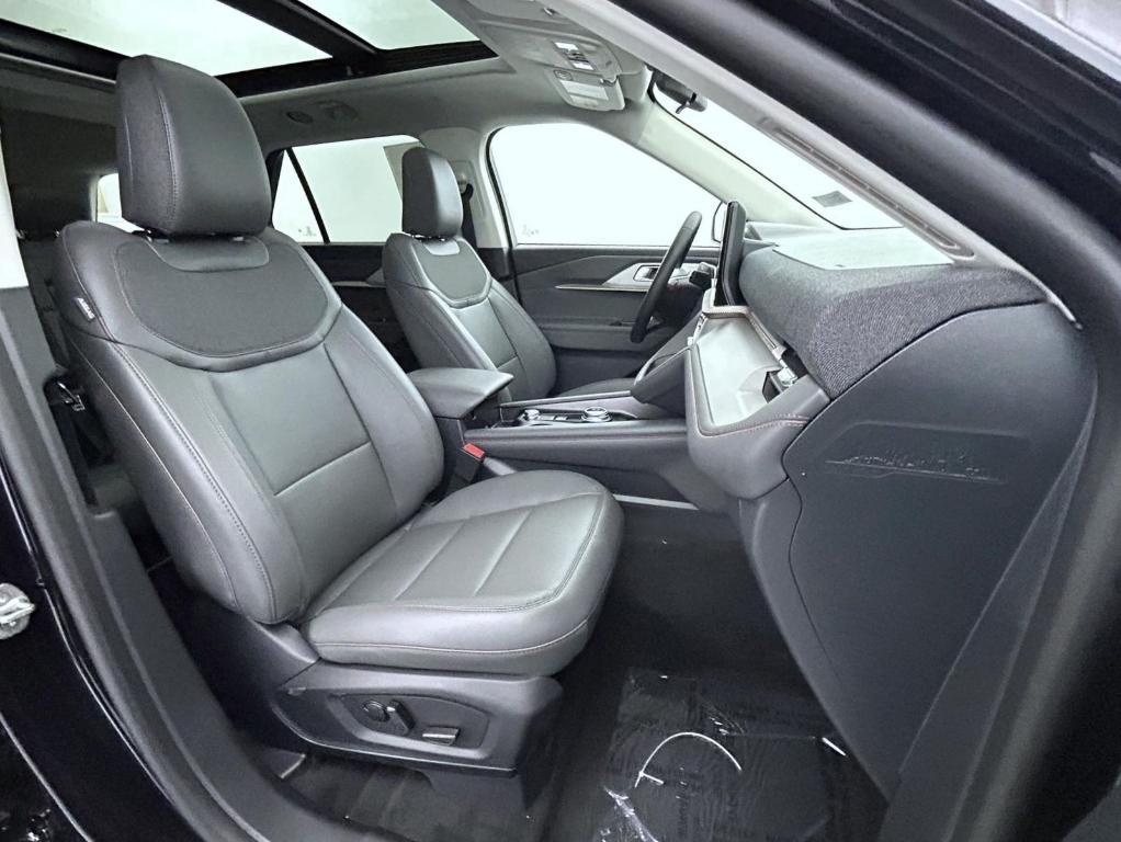 new 2025 Ford Explorer car, priced at $47,578