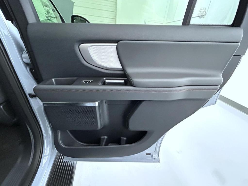 new 2025 Ford Expedition car, priced at $71,024