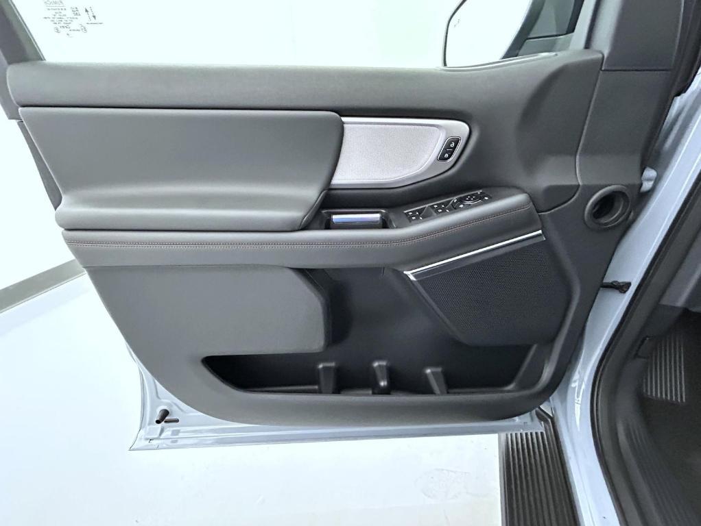 new 2025 Ford Expedition car, priced at $71,024