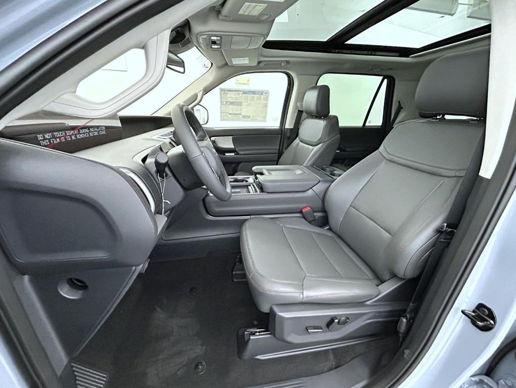 new 2025 Ford Expedition car, priced at $71,024