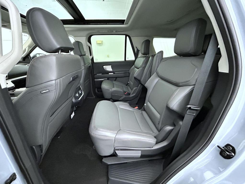 new 2025 Ford Expedition car, priced at $71,024