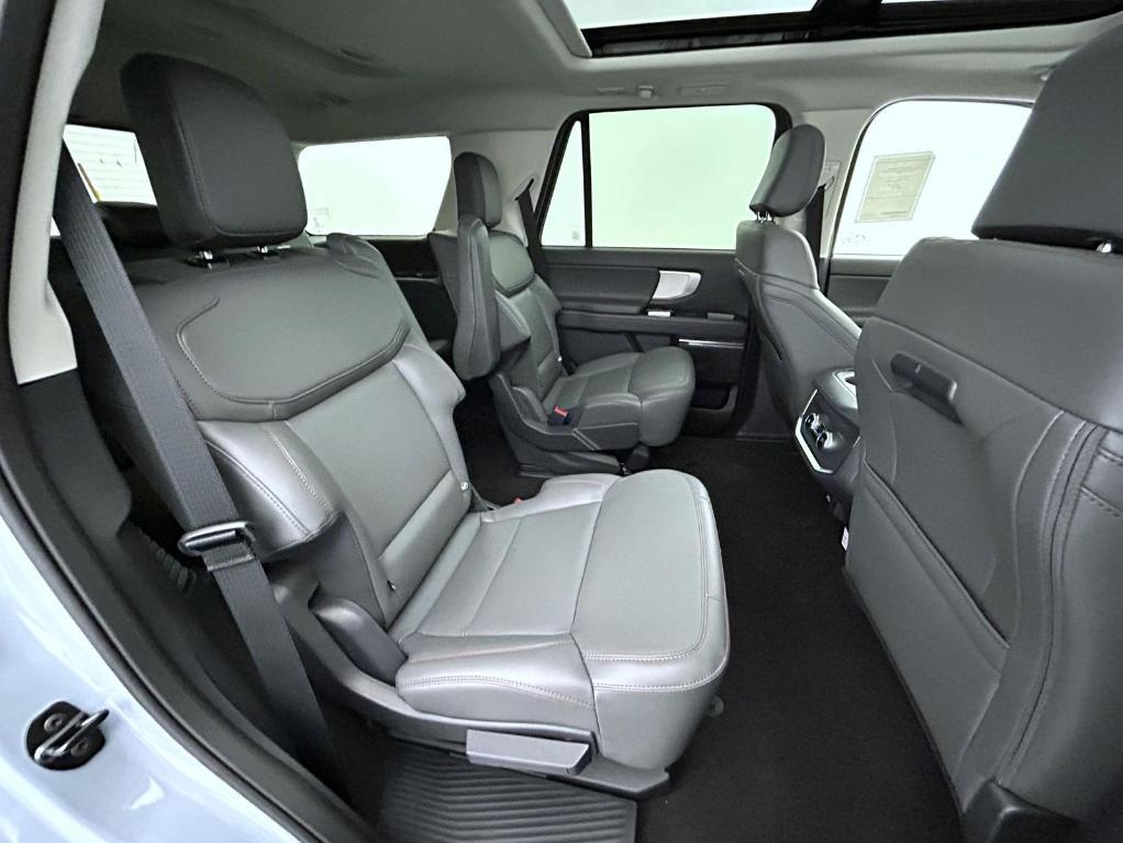 new 2025 Ford Expedition car, priced at $71,024