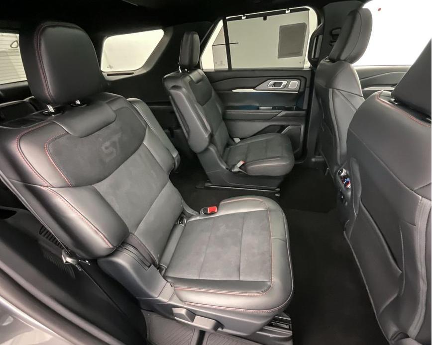 new 2025 Ford Explorer car, priced at $60,094