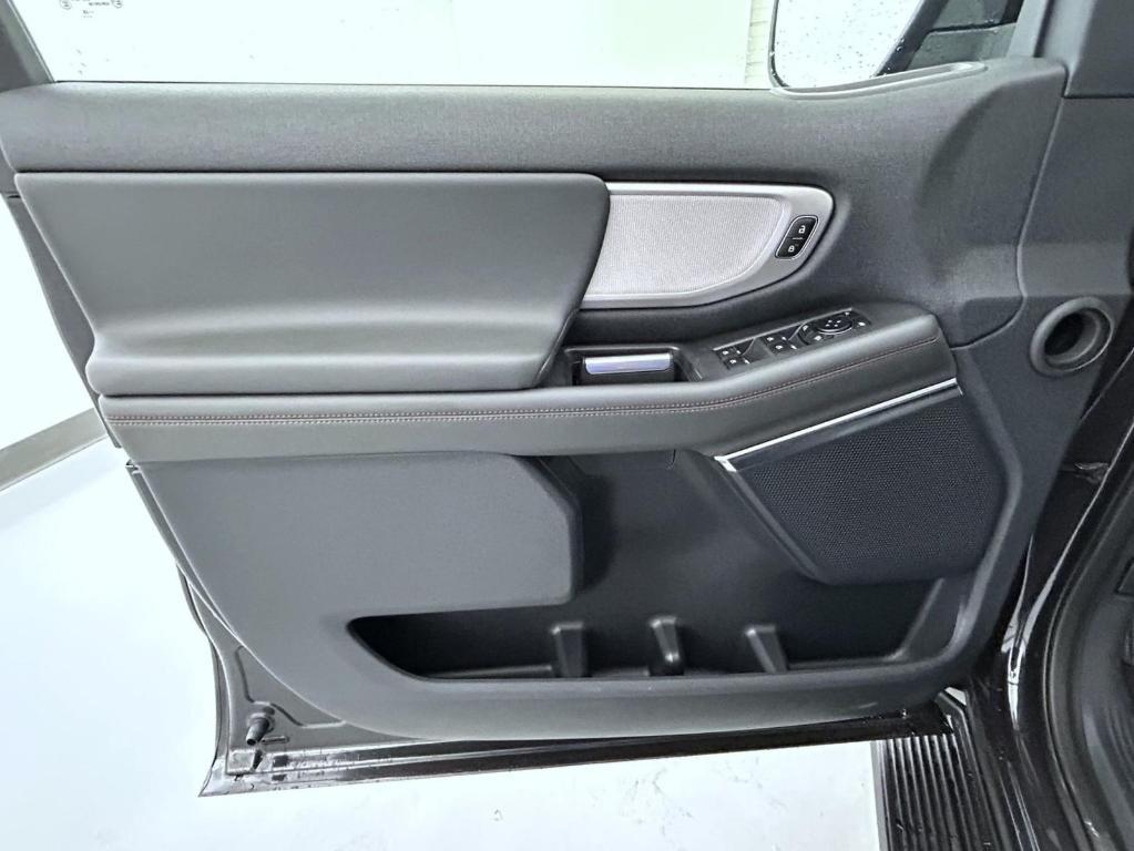 new 2025 Ford Expedition car, priced at $70,599