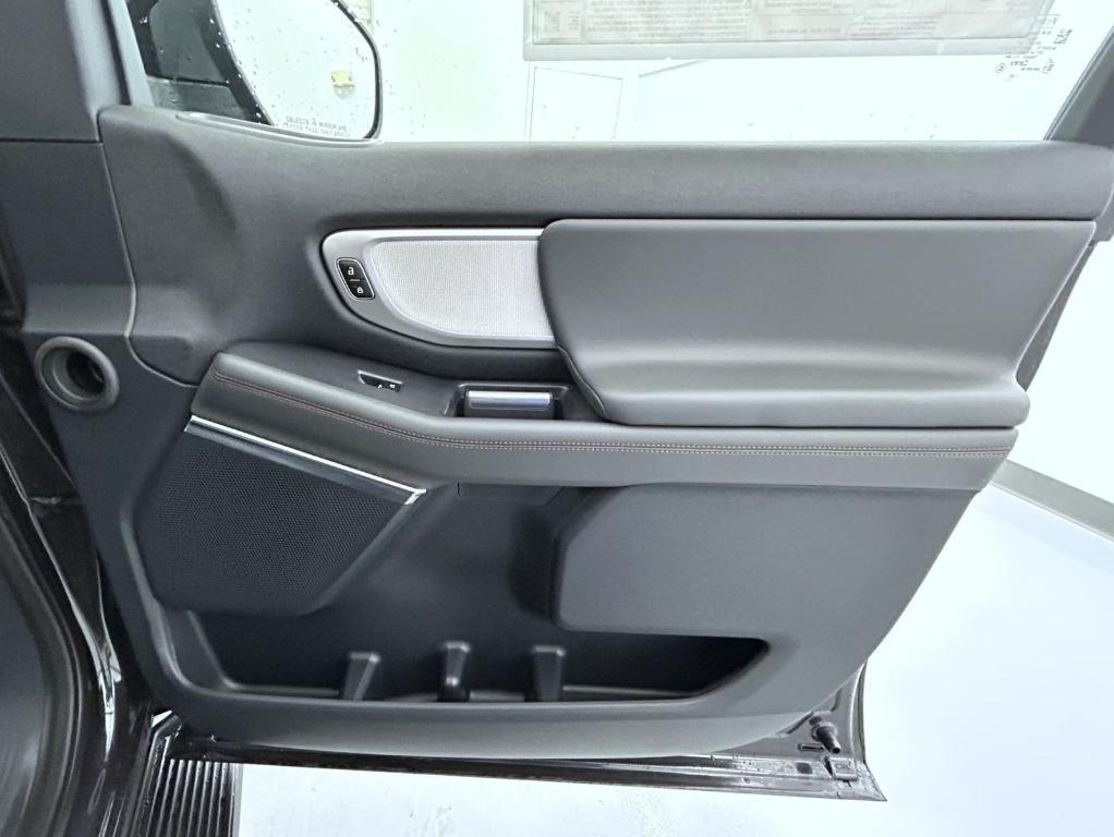 new 2025 Ford Expedition car, priced at $70,599