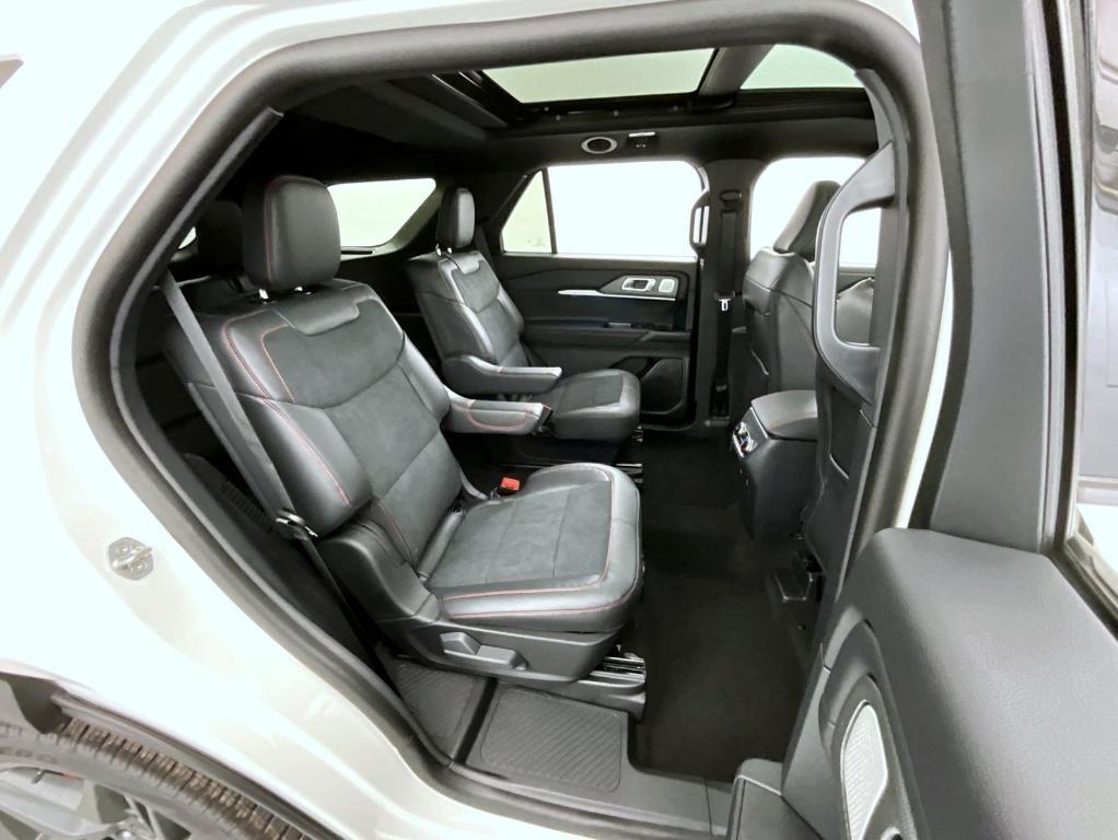 new 2025 Ford Explorer car, priced at $59,065