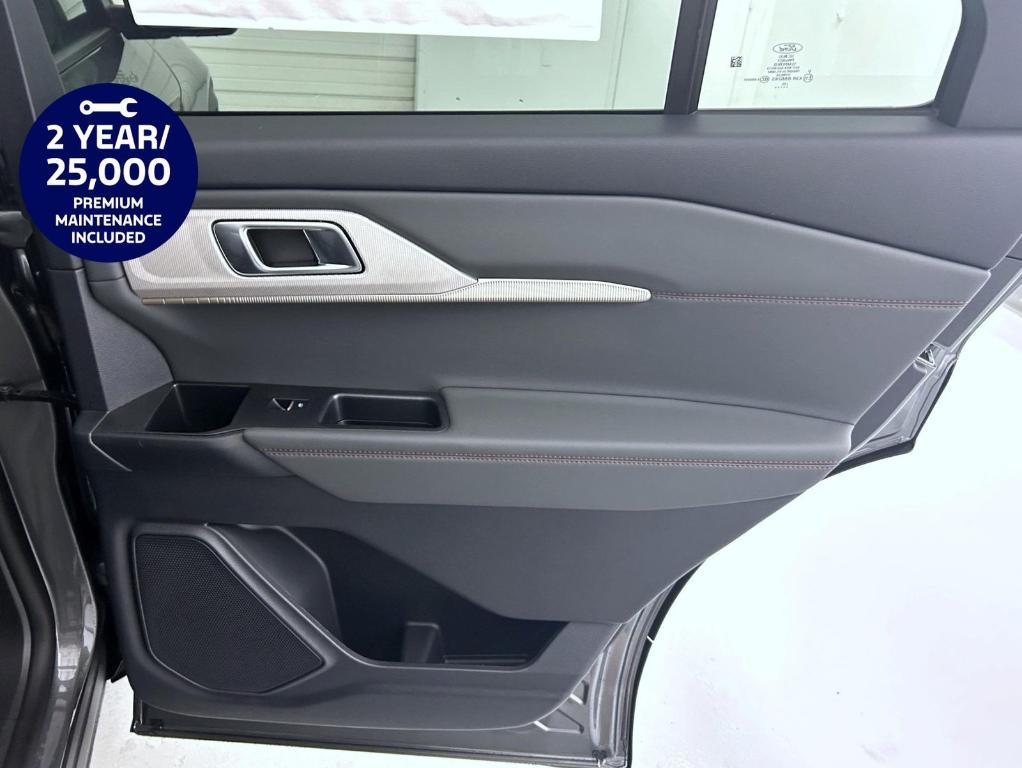 new 2025 Ford Explorer car, priced at $39,365