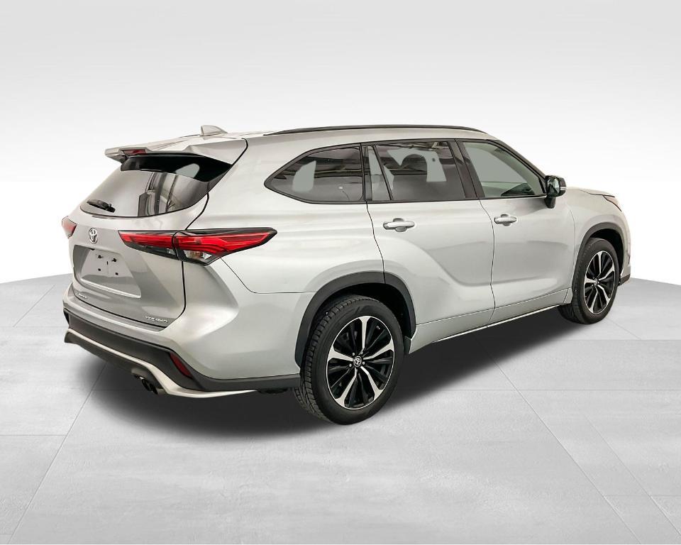 used 2021 Toyota Highlander car, priced at $28,574