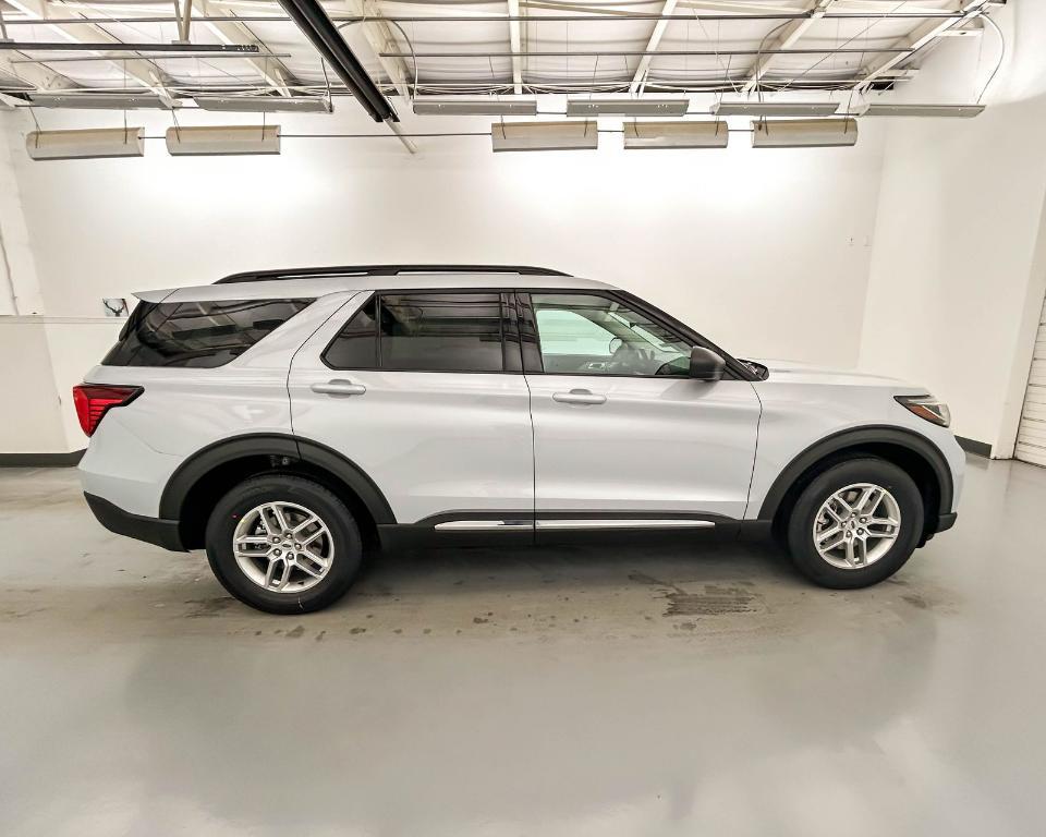 new 2025 Ford Explorer car, priced at $40,329