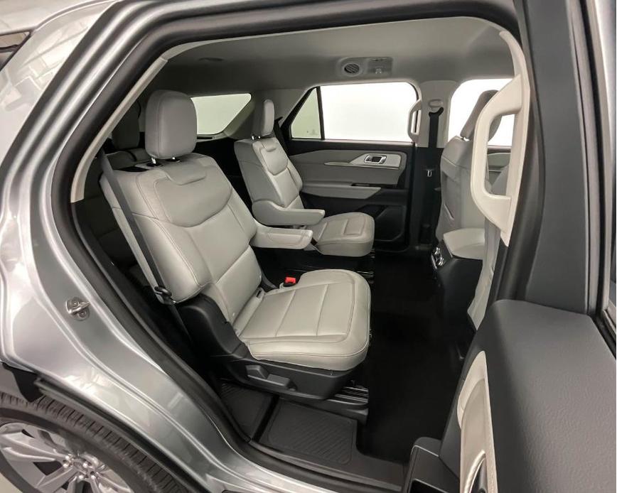 new 2025 Ford Explorer car, priced at $47,404