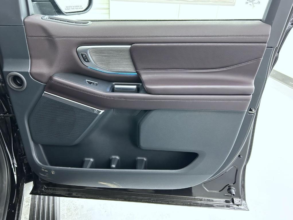 new 2025 Ford Expedition car, priced at $91,039