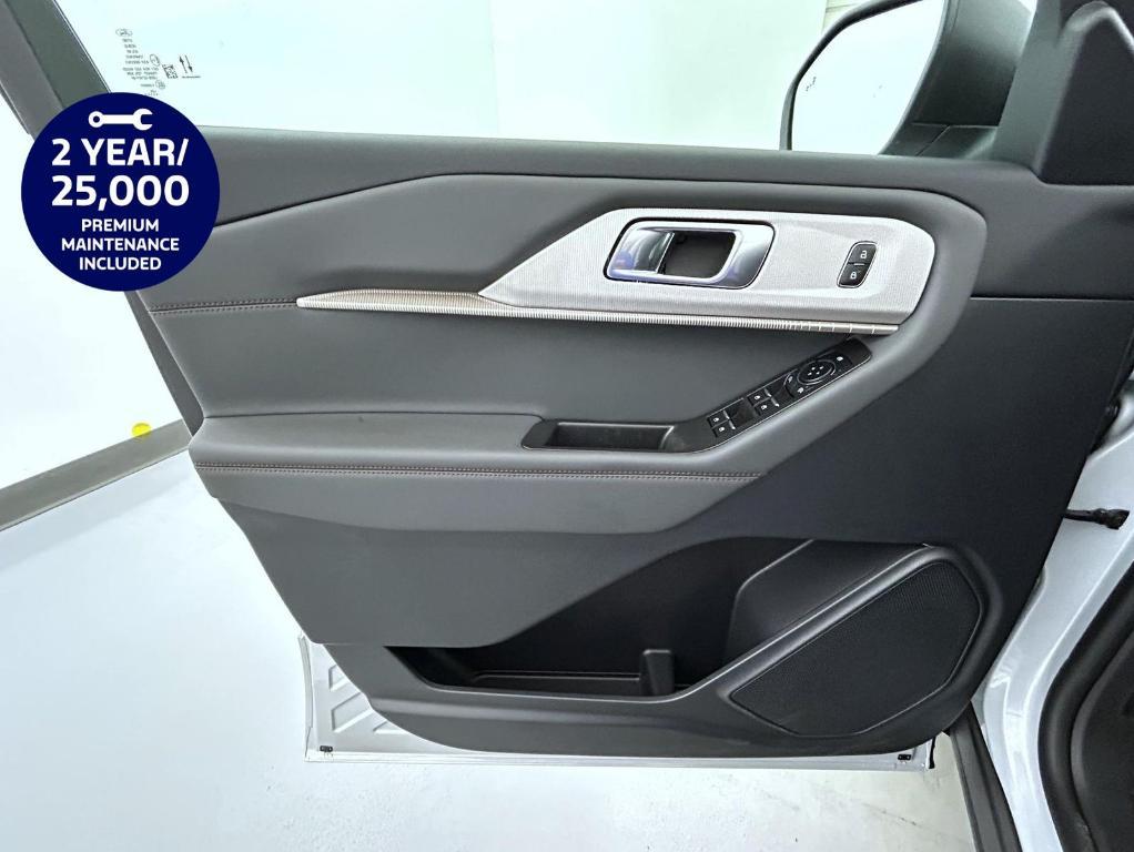 new 2025 Ford Explorer car, priced at $39,365
