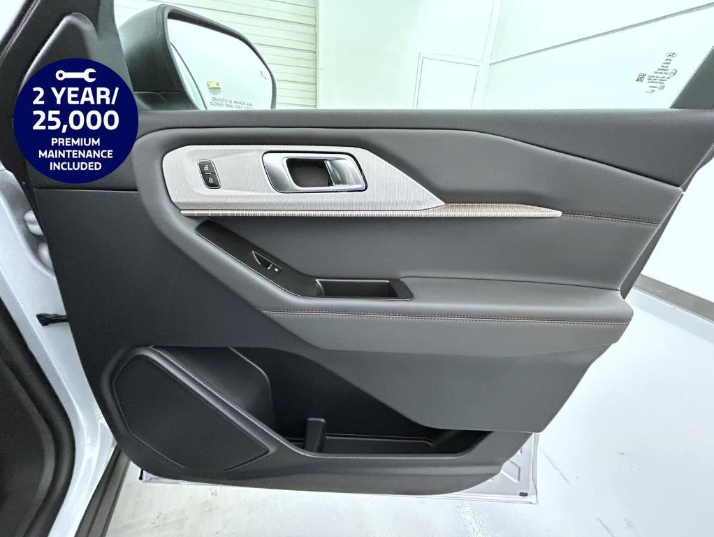 new 2025 Ford Explorer car, priced at $39,365