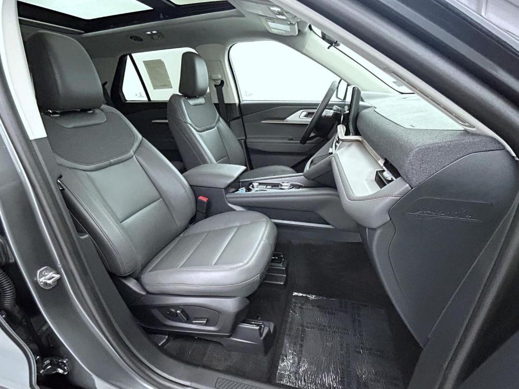 new 2025 Ford Explorer car, priced at $47,577