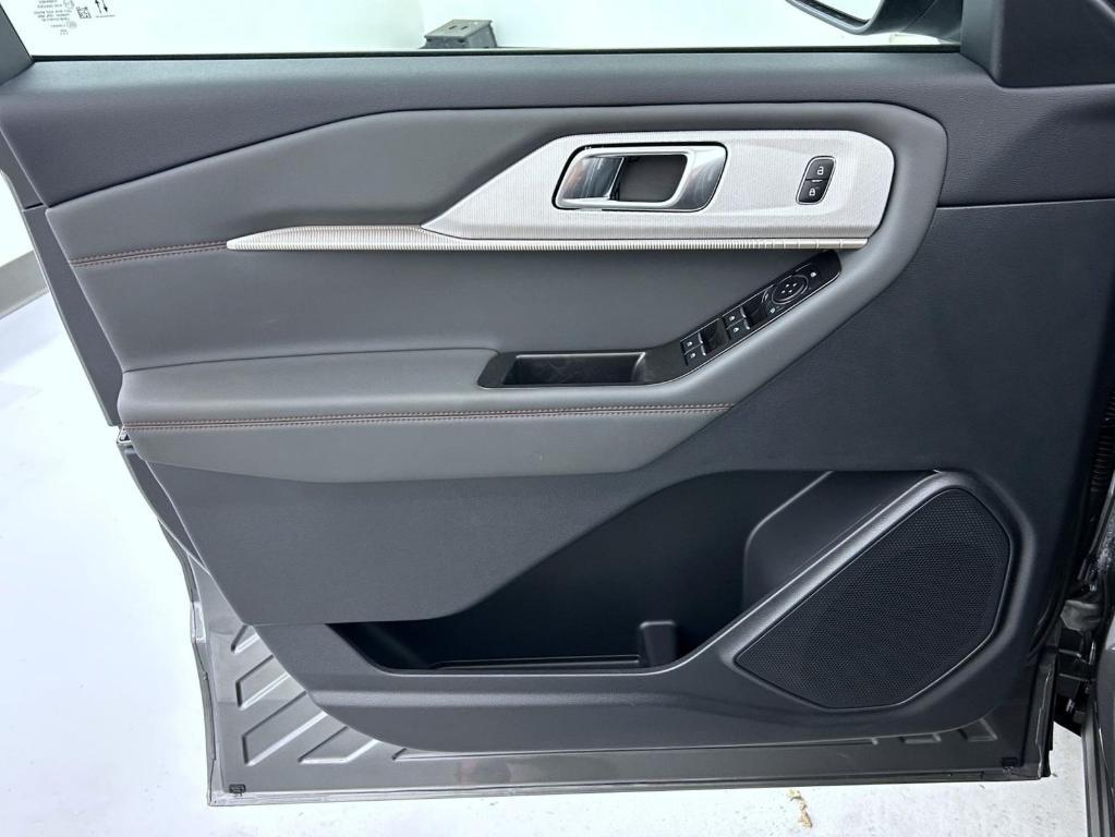 new 2025 Ford Explorer car, priced at $47,577