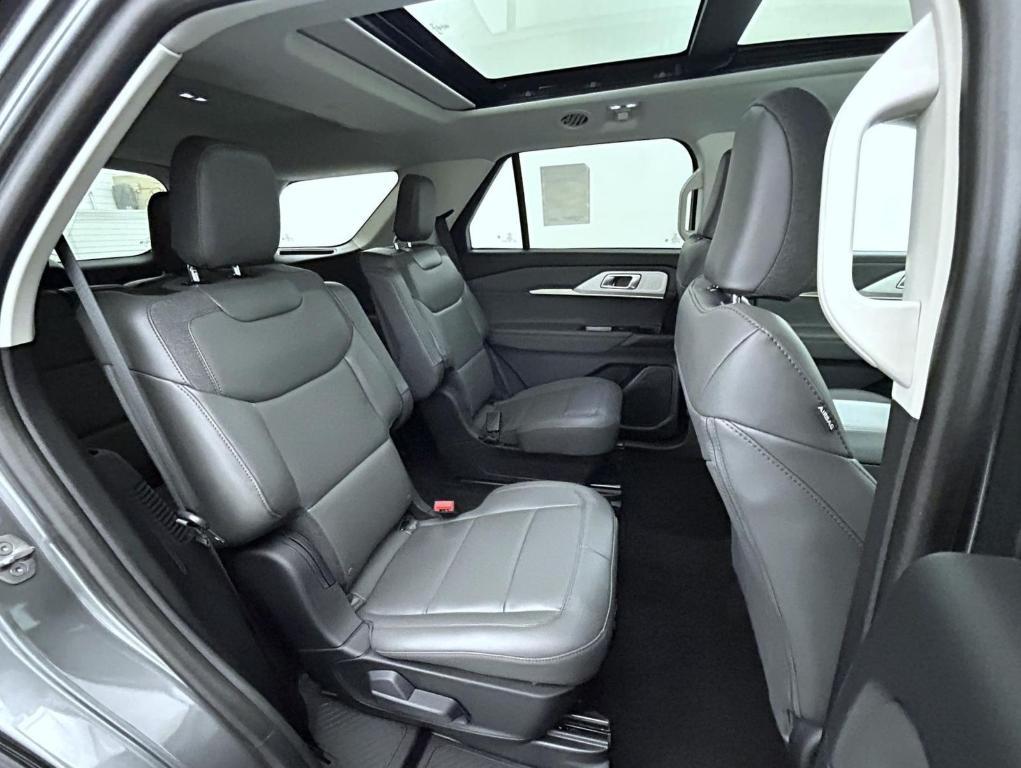 new 2025 Ford Explorer car, priced at $47,577